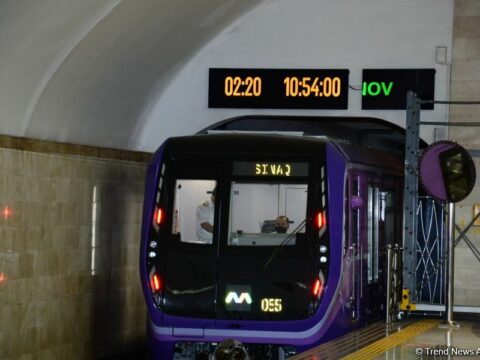 Bakı metrosunda maşinist qatar idarə edərkən ÖLDÜ