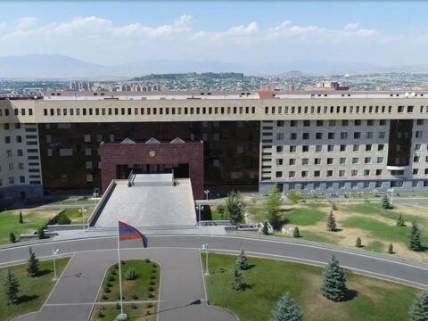 Ermənistan KİV Müdafiə Nazirliyini sərt tənqid edib: “Bu, vicdansızlıqdır”