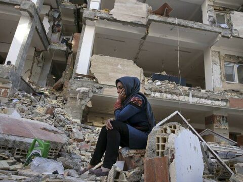 İranda zəlzələdə yaralananların sayı 800 nəfəri ötüb