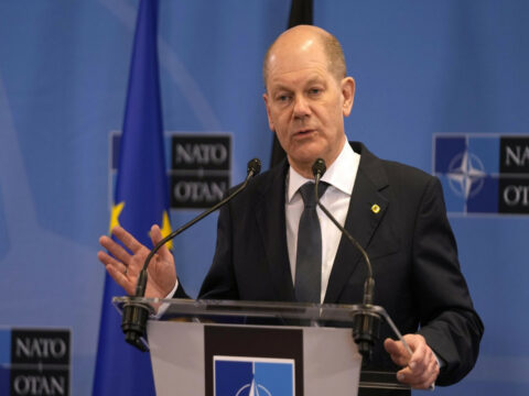 Şolz Putinlə telefon danışıqlarını davam etdirmək niyyətindədir