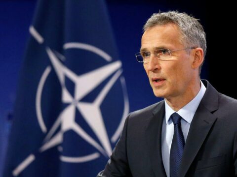 Stoltenberq Koreyaya getdi