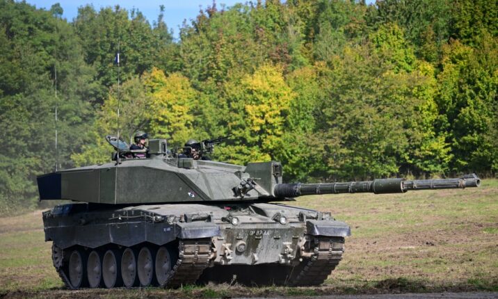 Ukrayna hərbçiləri “Challenger 2” tanklarında təlimə başlayır Ukrayna hərbçiləri “Challenger 2” tanklarında təlimə başlayır