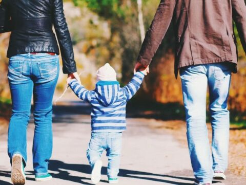 Son bir ildə Azərbaycanda 215 uşaq övladlığa götürülüb