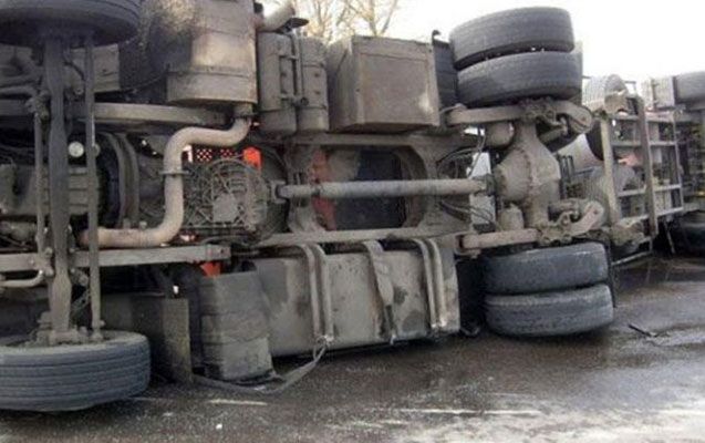 Xocalıda yük maşını aşdı, xəsarət alanlar var Xocalıda yük maşını aşdı, xəsarət alanlar var