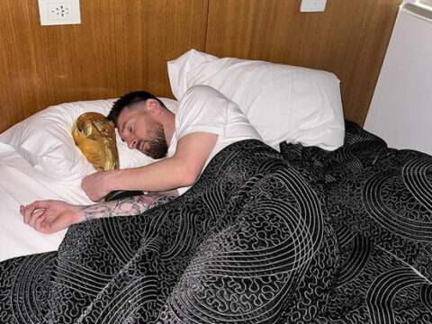 Messi Dünya kuboku ilə yatmasının tarixçəsini danışdı