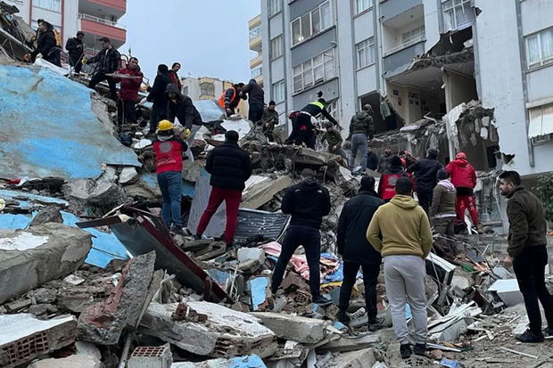 Türkiyədə baş verən dəhşətli zəlzələdən sonra 6 ballıq afterşoklar qeydə alındı Türkiyədə baş verən dəhşətli zəlzələdən sonra 6 ballıq afterşoklar qeydə alındı