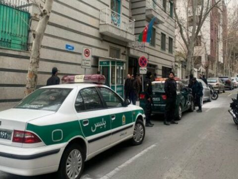 Terrorçu iki dəfə səfirliyin qarşısından keçib, polis mane olmayıb