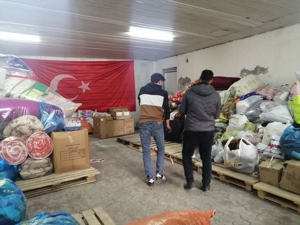 Azərbaycan xalqı Türkiyəyə yardım üçün səfərbər olub Azərbaycan xalqı Türkiyəyə yardım üçün səfərbər olub