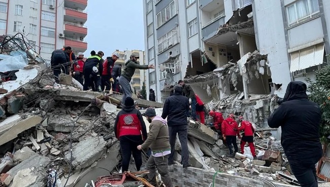 Zəlzələ bölgəsində 25 azərbaycanlının axtarışı aparılır