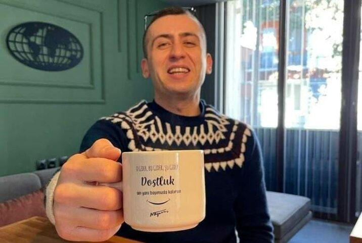 Türkiyəli jurnalist və tərcüməçi zəlzələdə həlak oldu Türkiyəli jurnalist və tərcüməçi zəlzələdə həlak oldu