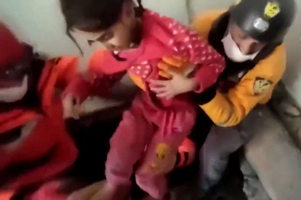 80 saat sonra Hatayda eyni ailədən olan 3 uşaq xilas edildi 80 saat sonra Hatayda eyni ailədən olan 3 uşaq xilas edildi