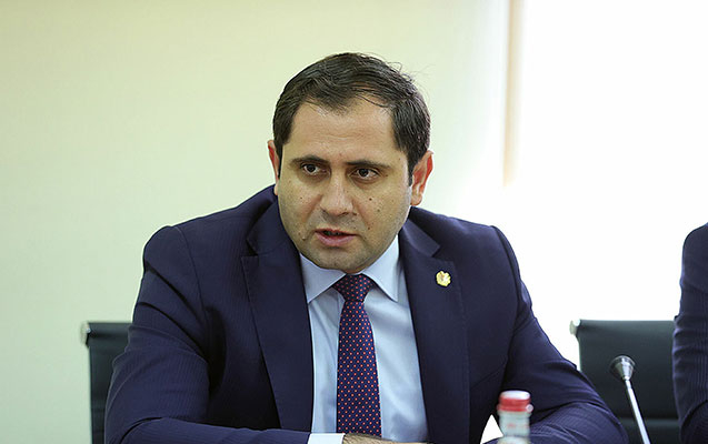 Suren Papikyan müşavirini işdən çıxardı