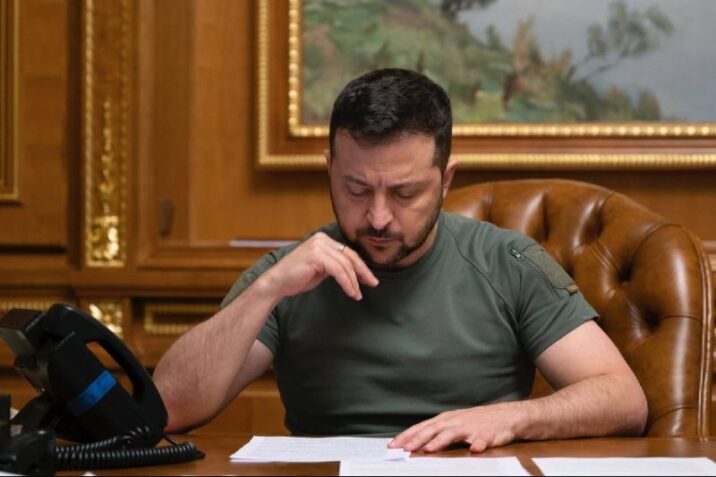Zelenski Rusiya ilə əlaqəsi olan 200 şəxsə sanksiya qoydu