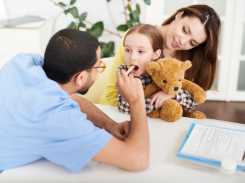 Səhiyyə Nazirliyi uşaqların hərarəti ilə bağlı valideynlərə xəbərdarlıq edib