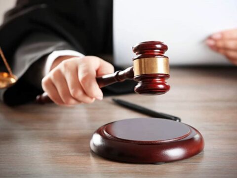 Tarixçi alim həyat yoldaşı ilə birgə 92 min manat mənimsəmədə ittiham olunur