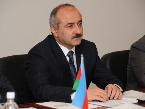 Nazirlik 40-a yaxın bələdiyyə sədrini məhkəməyə verib