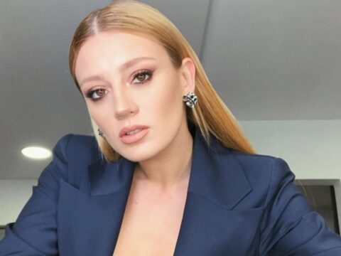 Geyimini, yeyib-içdiyini paylaşanları tənqid etdi