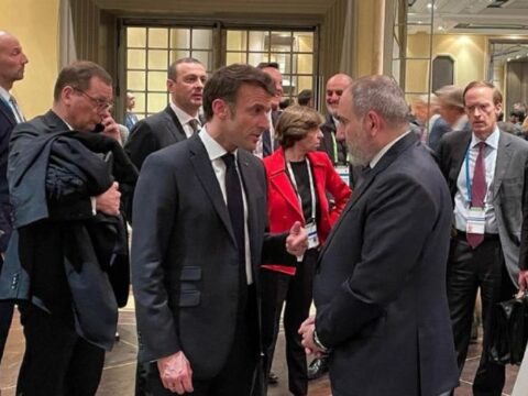 Makron Münxendə Paşinyana vəd etdi ki…