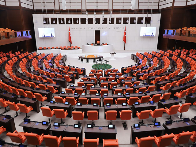 Türkiyədə parlamentin fəaliyyətini dayandırma müddəti uzadıldı Türkiyədə parlamentin fəaliyyətini dayandırma müddəti uzadıldı