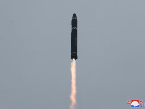Şimali Koreya üç gündə iki dəfə raket atdı