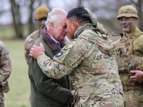 Kral Çarlz ukraynalı hərbçilərlə görüşdü 