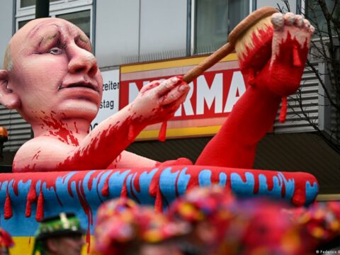 Putinin müqəvvaları “kərə yağlı bazar ertəsi”ndə