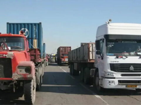 İranda yük maşını sahibləri molla rejiminə etiraz aksiyası keçirirlər