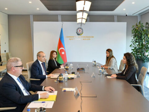 Mikayıl Cabbarov “Yüksəliş” müsabiqəsinin qalibləri ilə görüşüb