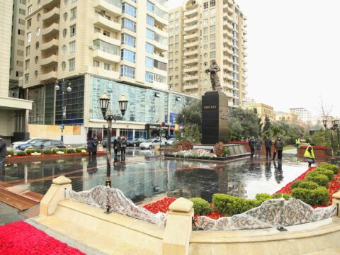 “Ana fəryadı” abidəsinin yerləşdiyi parkda abadlıq işləri yekunlaşmaq üzrədir