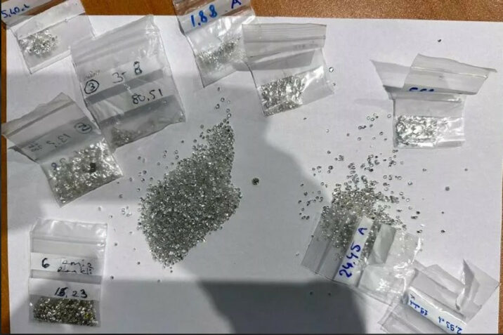 Türkiyədən Ermənistana brilyant keçirməyə cəhdin qarşısı alınıb Türkiyədən Ermənistana brilyant keçirməyə cəhdin qarşısı alınıb