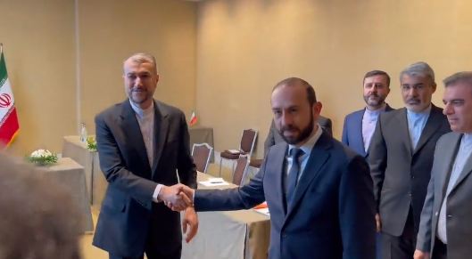 Mirzoyan Abdullahianla görüşdü – VİDEO Mirzoyan Abdullahianla görüşdü – VİDEO