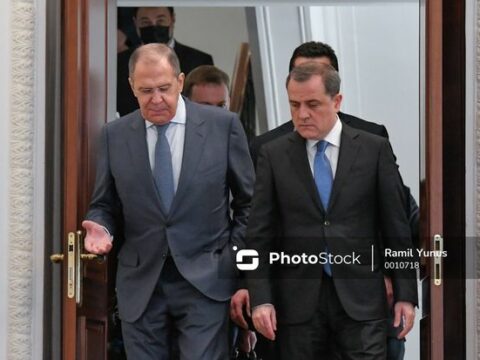 Ceyhun Bayramov və Sergey Lavrov mətbuat konfransı keçirirlər