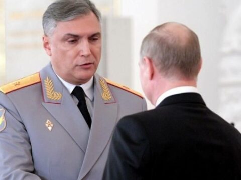 Generalın “oğlan sevgilisi” ilə intim görüntüləri yayıldı