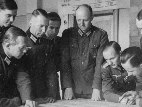 Hitlerin qəsdinə 3 dəfə duran general – Treskov yoldaşlarını ələ verməmək üçün özünü qurban verib