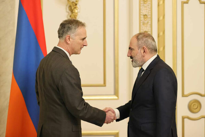 Paşinyan ABŞ rəsmisi ilə Laçın yolunu müzakirə etdi Paşinyan ABŞ rəsmisi ilə Laçın yolunu müzakirə etdi