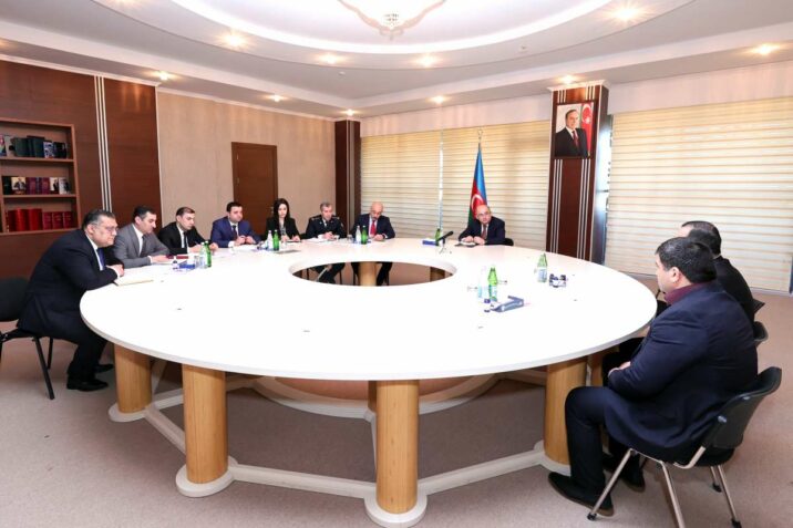 Şahin Bağırov Neftçalada vətəndaşları qəbul edib Şahin Bağırov Neftçalada vətəndaşları qəbul edib