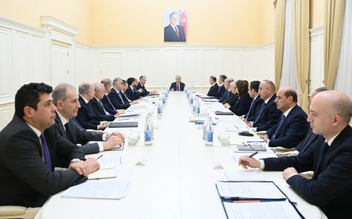 Əli Əhmədov məmurları iclasa topladı Əli Əhmədov məmurları iclasa topladı