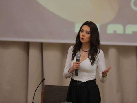 Deputatlar da Oksanadan danışdılar – “Molla gətirin, nağıllar oxusun” 
