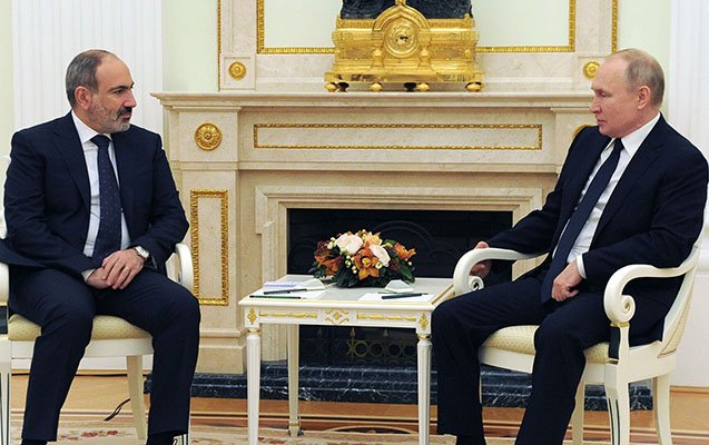 Putin Paşinyanla telefonla danışdı Putin Paşinyanla telefonla danışdı