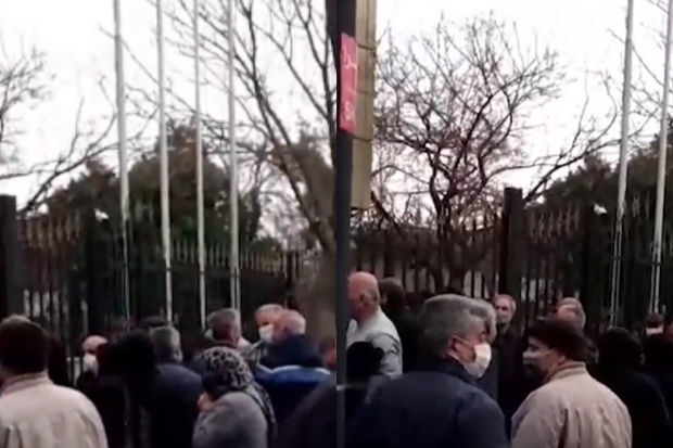 Tehranda etiraz: 14 ildir haqlarını ala bilmirlər – VİDEO