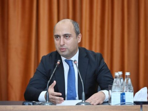 Nazir alimlərin maaşının artmasından danışdı