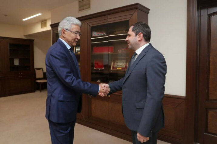 Ermənistanın müdafiə naziri KTMT Baş katibi ilə görüşüb Ermənistanın müdafiə naziri KTMT Baş katibi ilə görüşüb