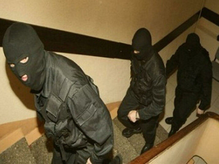 Bakıda maskalı şəxs qadını döyərək pulunu ALDI Bakıda maskalı şəxs qadını döyərək pulunu ALDI