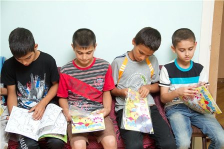 İnternat məktəblərində yaşayan 28 uşaq bioloji ailələrinə qaytarılıb