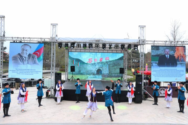 Binəqədidə bayram konserti keçirilib – FOTOLAR Binəqədidə bayram konserti keçirilib – FOTOLAR