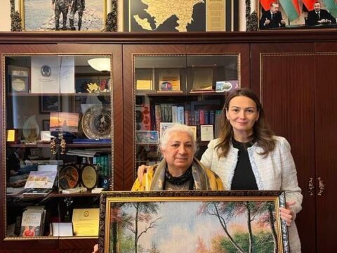 Qənirə Paşayeva şəhid Nicat Mustafayevin anası ilə görüşüb