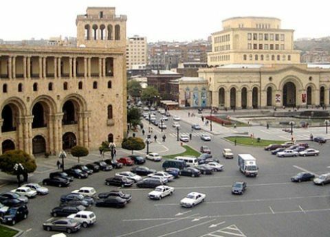 Ermənistanda yüksək vəzifəli məmurlar saxlanıldı