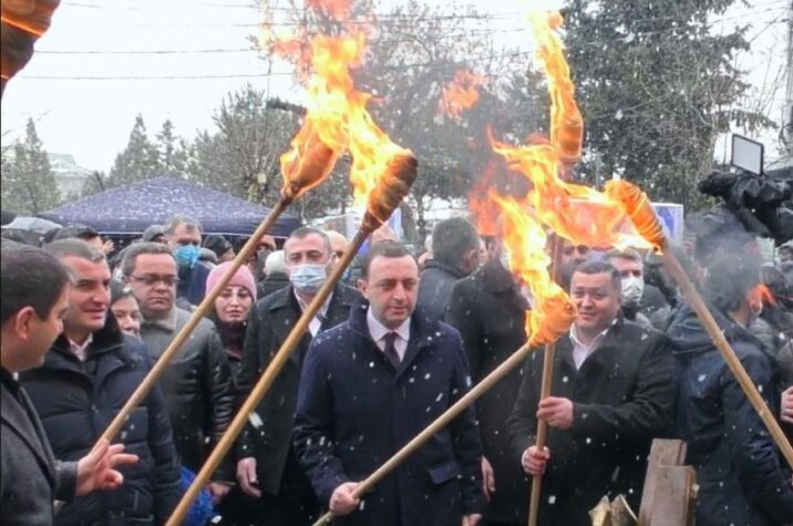 Qaribaşvili Gürcüstan azərbaycanlılarını TƏBRİK ETDİ Qaribaşvili Gürcüstan azərbaycanlılarını TƏBRİK ETDİ