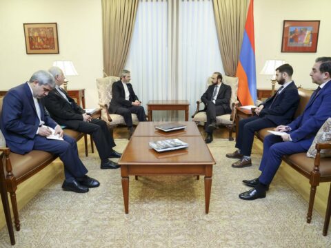 Ermənistan və İran Laçın yolunu müzakirə etdi 