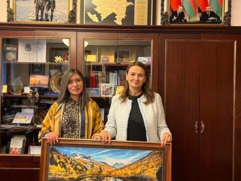 Qənirə Paşayeva Vətən Müharibəsinin “Rəşadət” ordenli şəhid zabiti Tural Zeynalovun xanımı ilə görüşdü